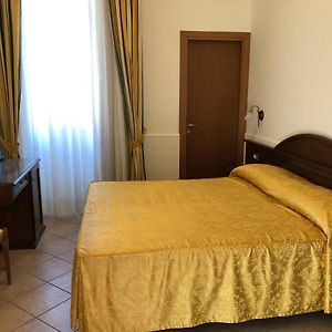 Camera con letto king size